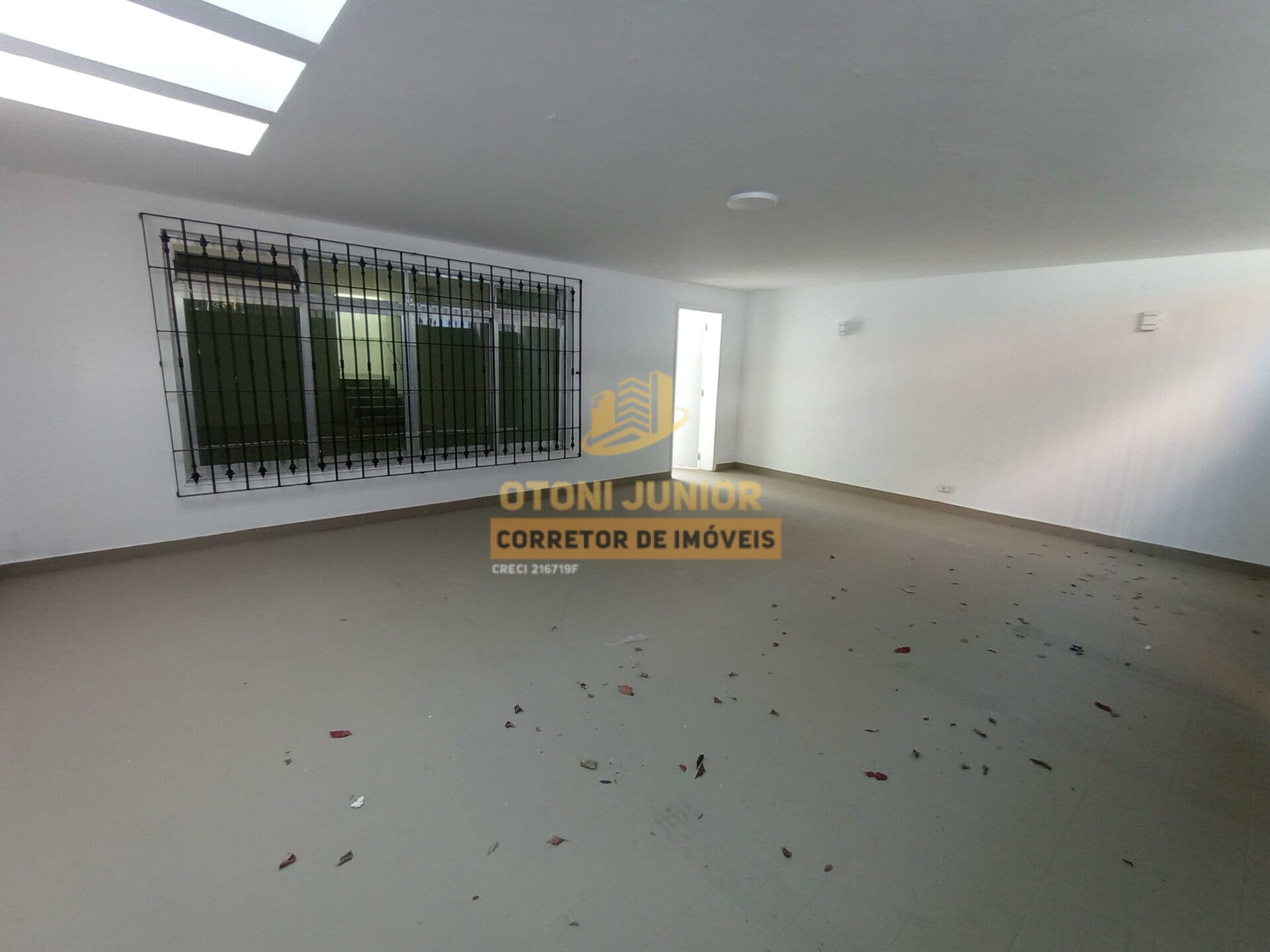 Excelente sobrado, amplo com 3 dormitórios sendo 1 suíte, 2 vagas