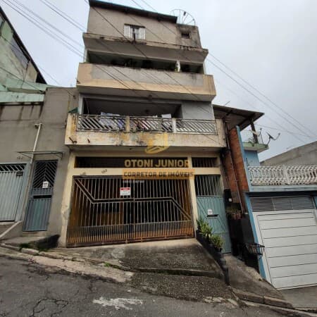 Terreno com 5 casas, ideal para investimento, com 483,98m²