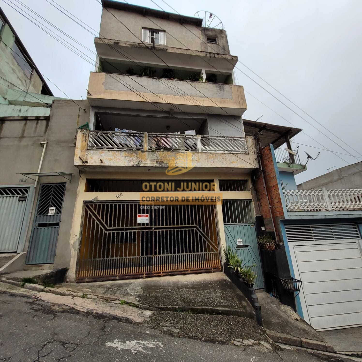 Terreno com 5 casas, ideal para investimento, com 483,98m²
