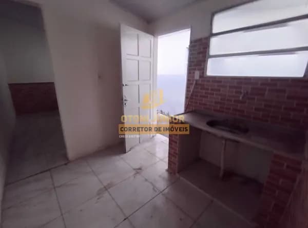 Casa térrea de 23m², 1 quarto e cozinha