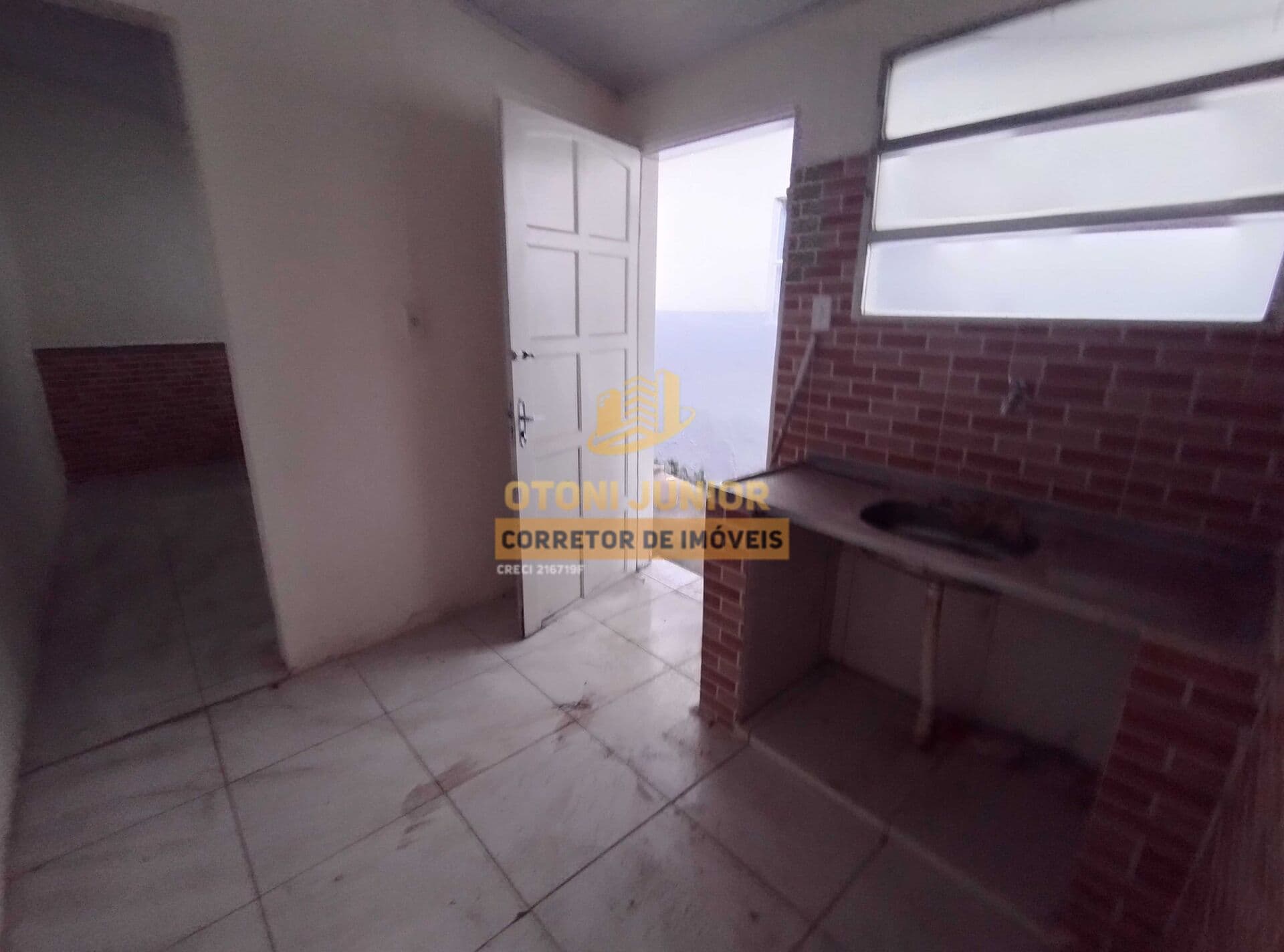 Casa térrea de 23m², 1 quarto e cozinha