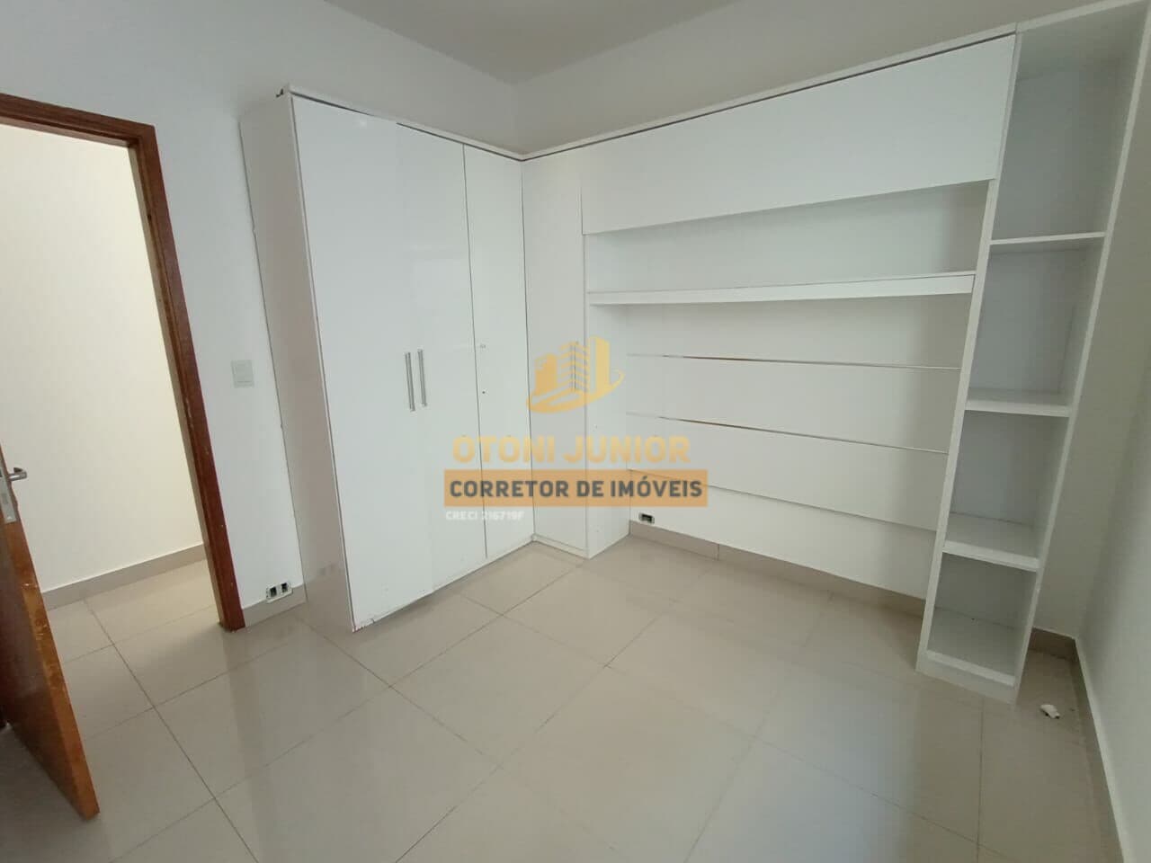 Alugo apartamento em Moema