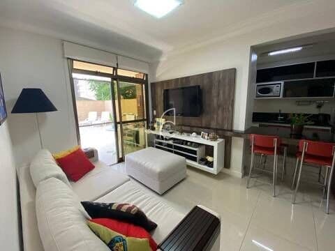 Apartamento 3 dormitórios com área externa no Centro