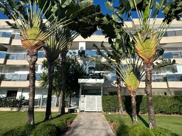 Apartamento à venda, próximo a praia de Jurerê, mobiliado!