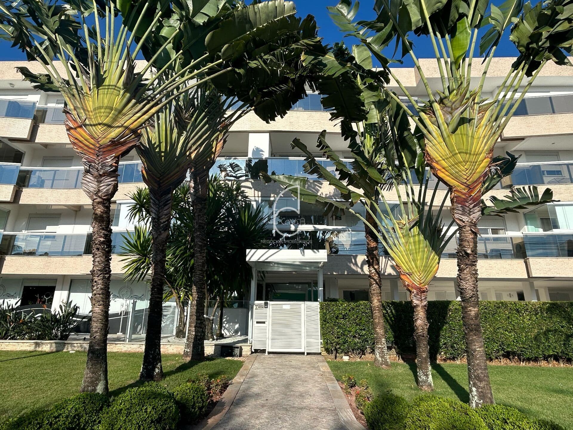 Apartamento à venda, próximo a praia de Jurerê, mobiliado!