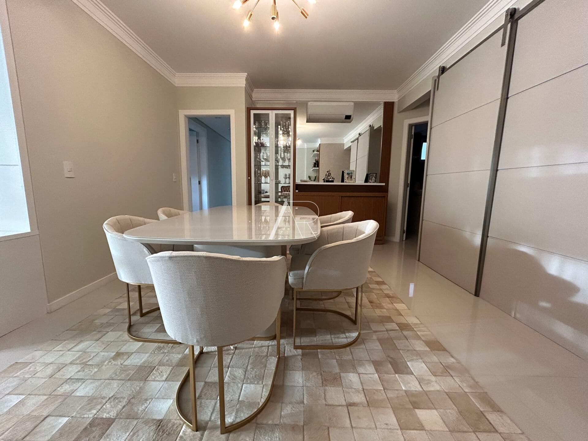 Amplo apartamento totalmente mobiliado - ITACORUBI FPOLIS/SC
