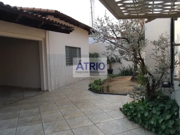 Casa Padrão Bairro Jardim Karaiba.