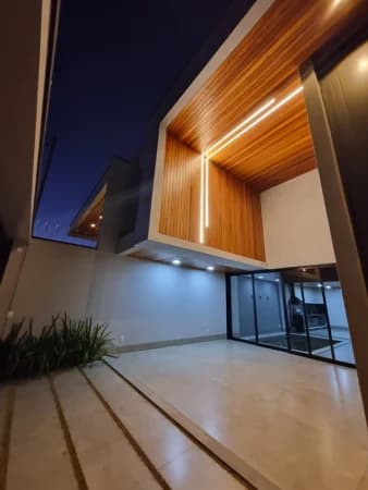 Casa à venda no bairro Praça Alto Umuarama em Uberlândia/MG