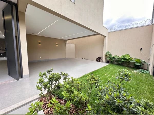Casa à venda no bairro Praça Alto Umuarama em Uberlândia/MG