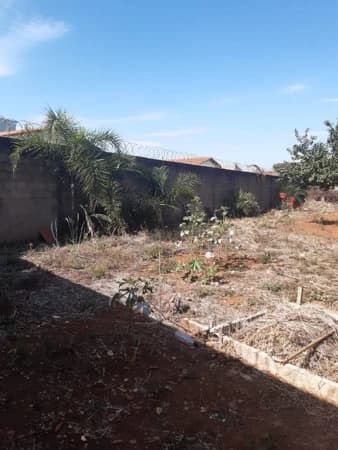 Terreno à venda no bairro Jardim Sucupira em Uberlândia/MG