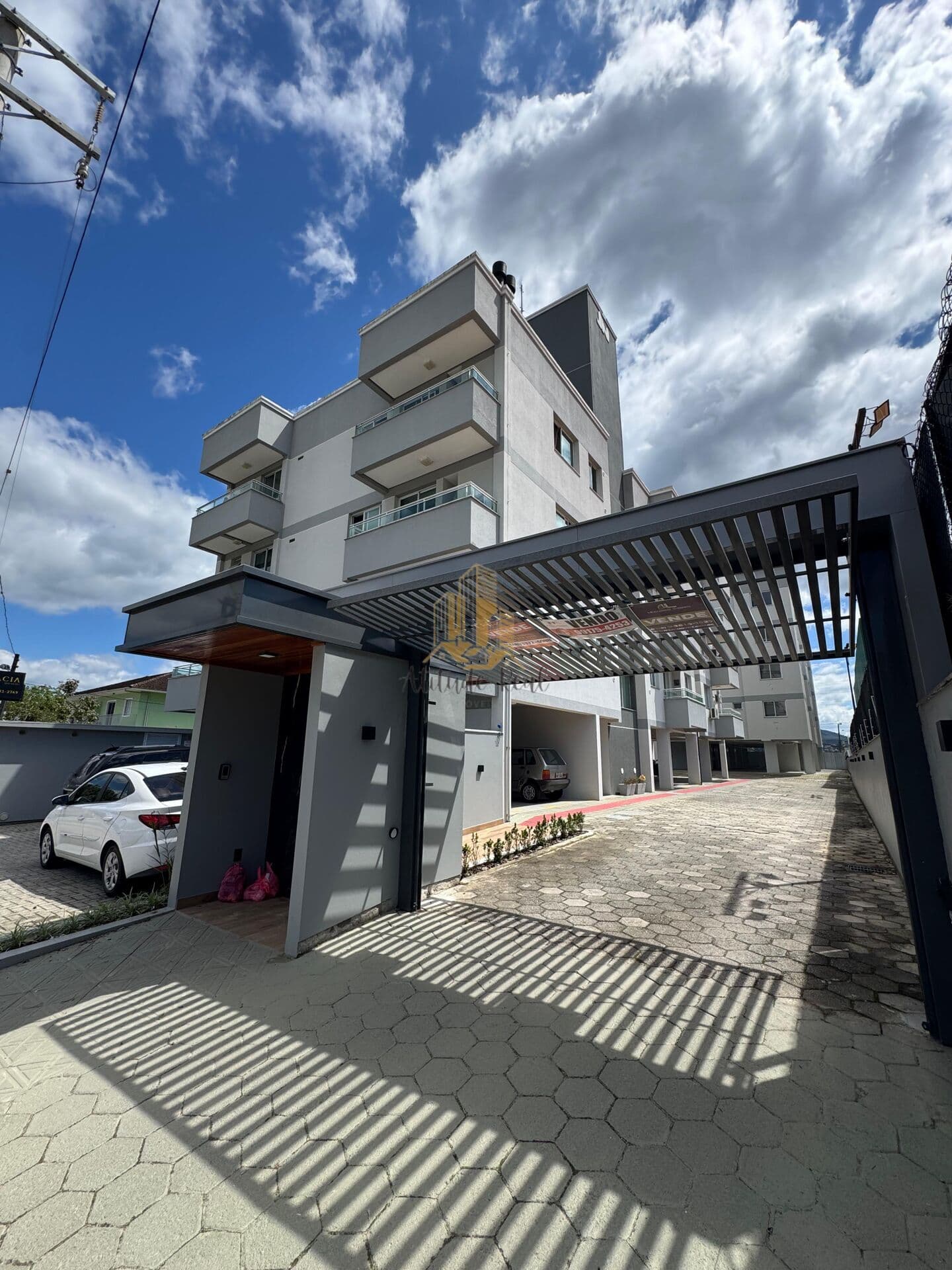 Apartamento à venda, 02 dormitórios, sacada com churrasqueira - Sertão do Maruim, São José/SC