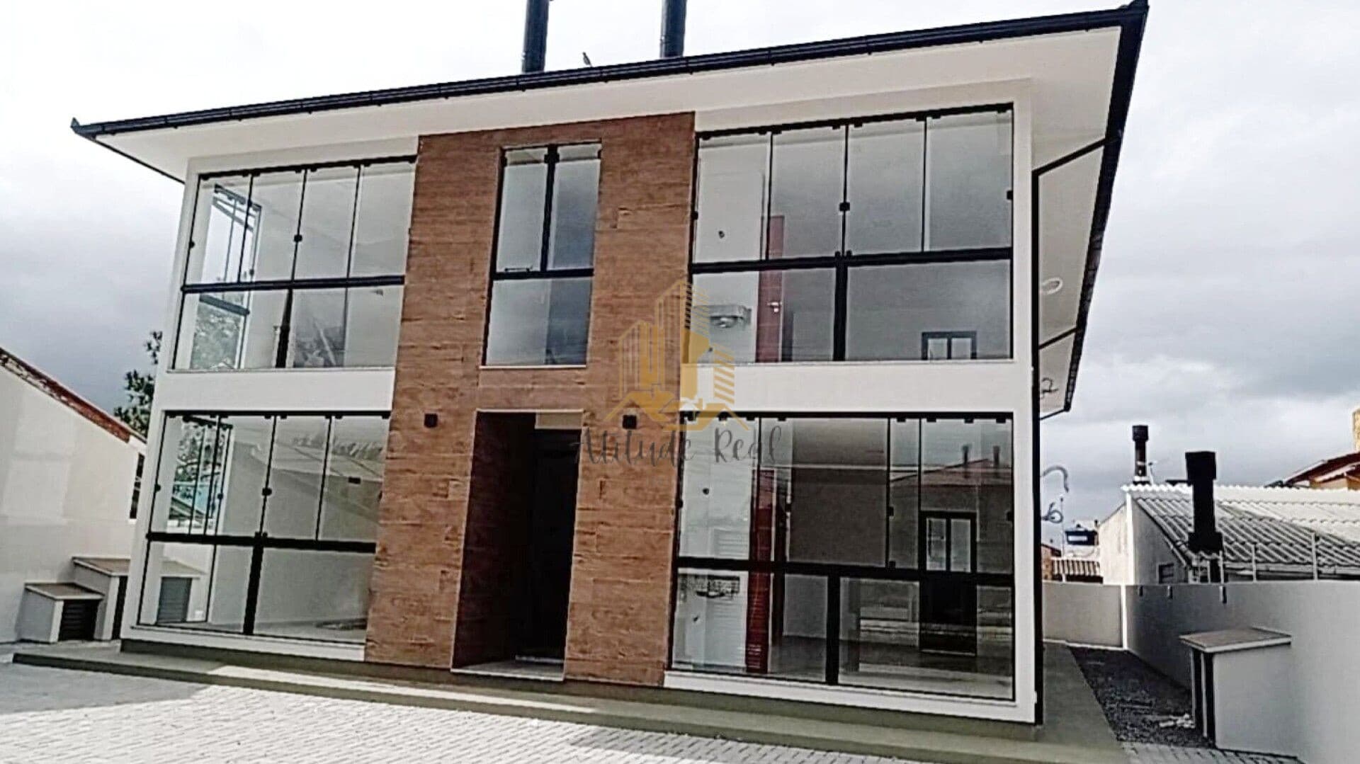 Apartamento residencial | 3 dormitórios, sendo 1 suíte | 82 m² | Praia Do Meio (Enseada de Brito) | Palhoça/SC