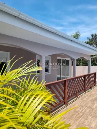 Casa com Piscina na Penha de Paulo Lopes