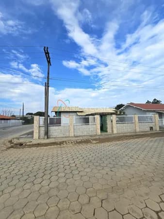 Casa Térrea de Alvenaria á Venda no Bairro Alto Arroio-Imbituba/SC