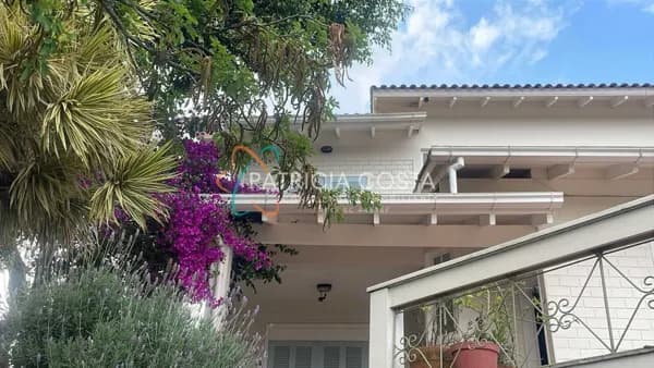 Bela Casa à Venda no Bairro Village | Garopaba/SC
