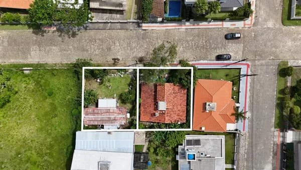 EXCLUSIVIDADE! Dois Terrenos no Centro de Garopaba 640m² Totais Ideal para Investir ou Construir