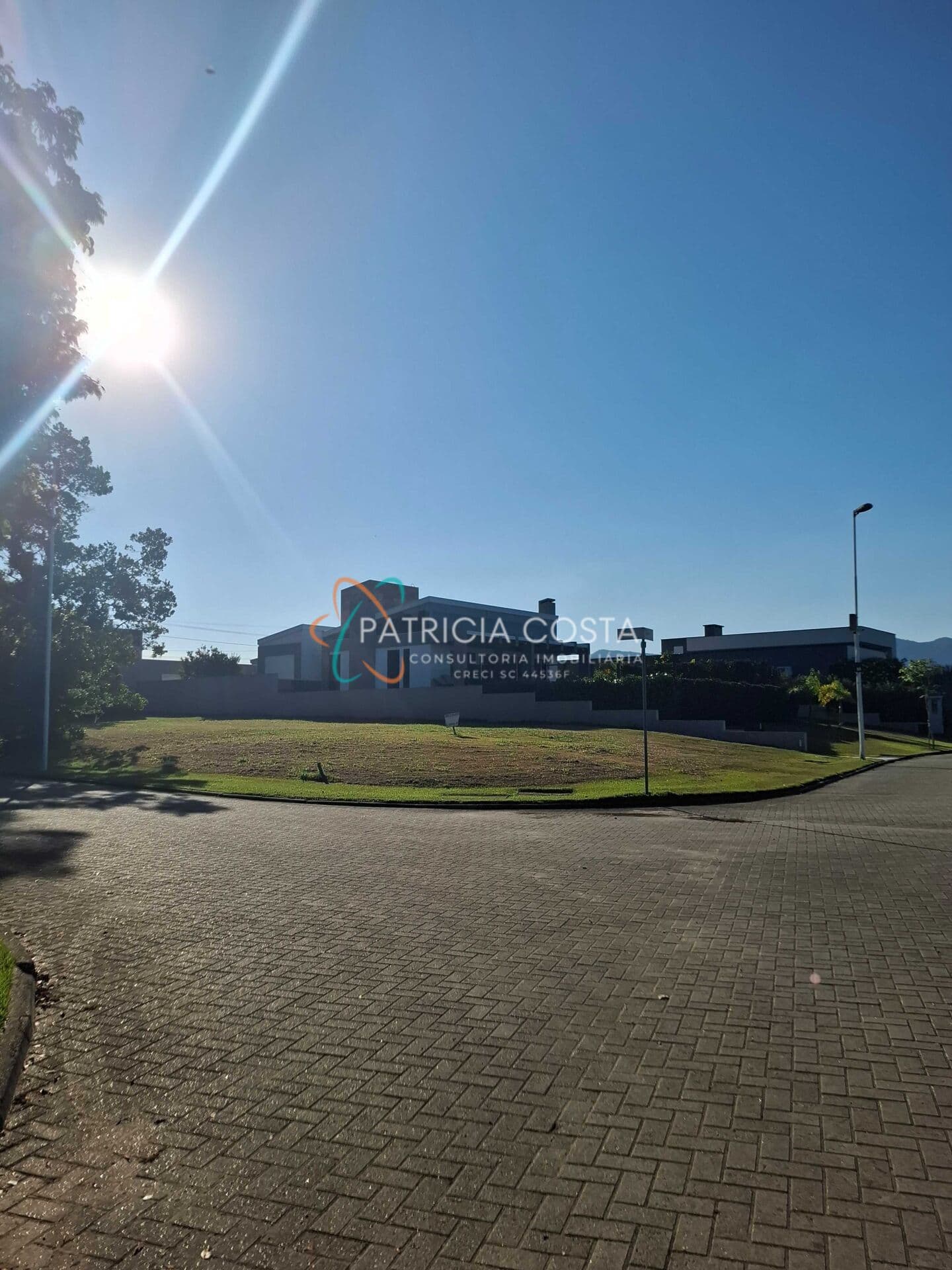 Terreno de esquina no Condomínio Lagoa Azul