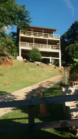 Casa mista com alma de praia e vista pra lagoa no Macacu!