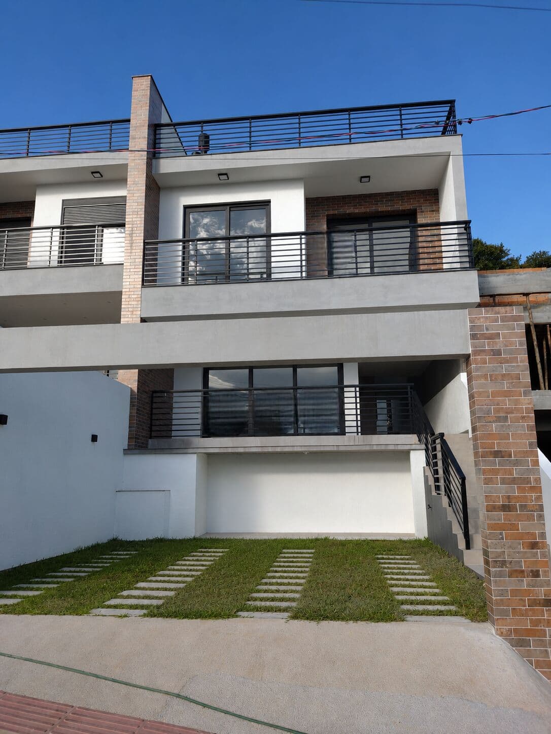 Sobrado de alto padrão novo à venda em Panorâmico-Garopaba