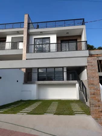 Sobrado de alto padrão novo à venda em Panorâmico-Garopaba