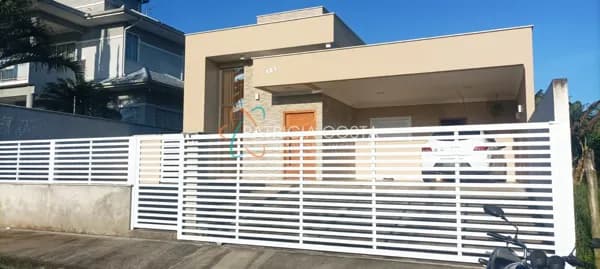 Bela Casa no Centro em Paulo Lopes/SC