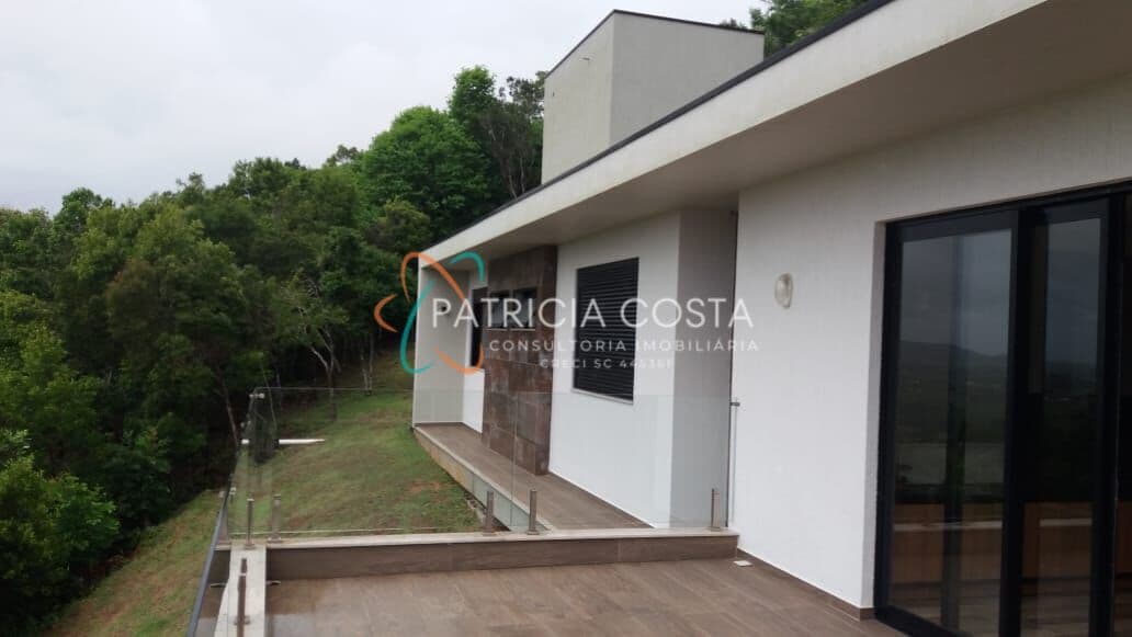 Casa com Bela Vista no Bairro Ambrósio-Garopaba/SC