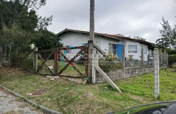 Casa de Alvenaria à Venda no Village-Garopaba/SC