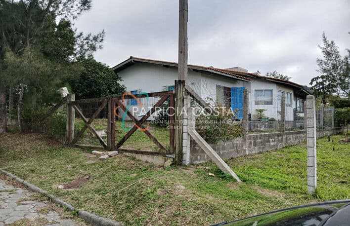 Casa de Alvenaria à Venda no Village-Garopaba/SC