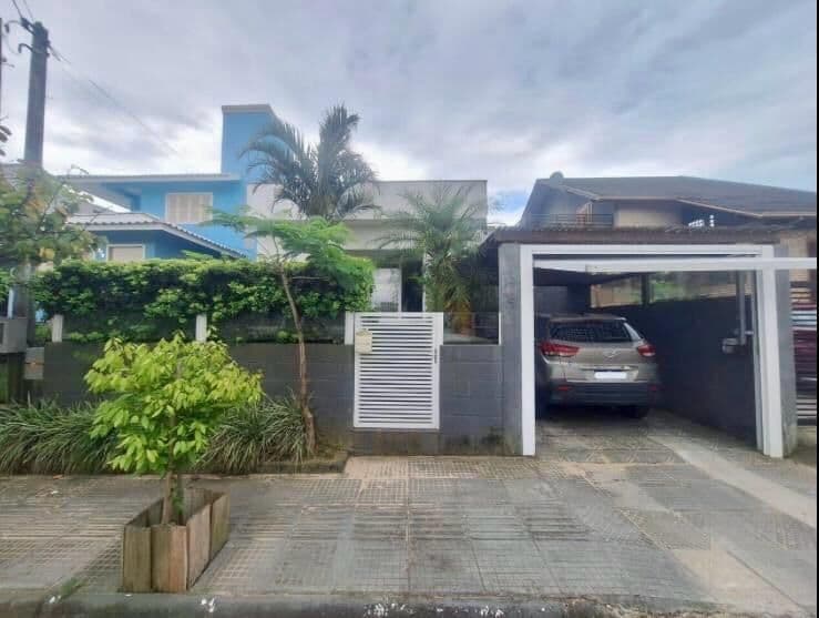 Bela Casa de Alvenaria no Bairro Ambrósio-Garopaba/SC