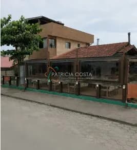 Imóvel à Venda no Centro de Garopaba com Apartamento, Kitnet e Sala Comercial
