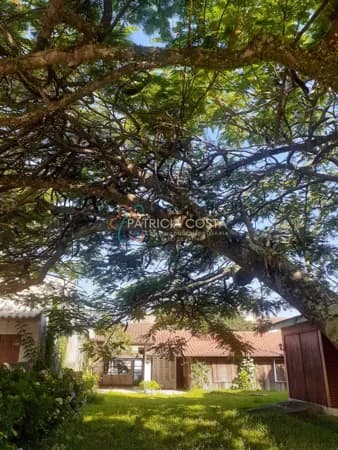 Ótima Casa com Grande Espaço no Centro-Garopaba/SC