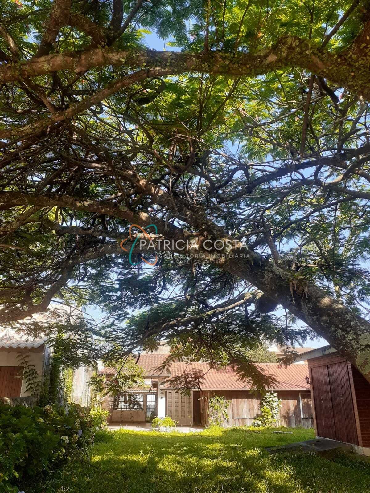 Ótima Casa com Grande Espaço no Centro-Garopaba/SC
