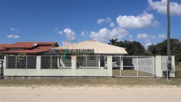 Casa à Venda no bairro Araçatuba - Garopaba/SC
