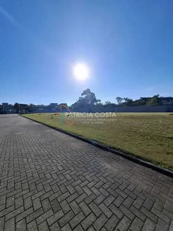 Terreno de esquina no Condomínio Lagoa Azul