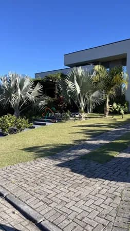 Casa Alto Padrão no Condomínio Lagoa Azul | 3 Dormitórios e Hidro Externa
