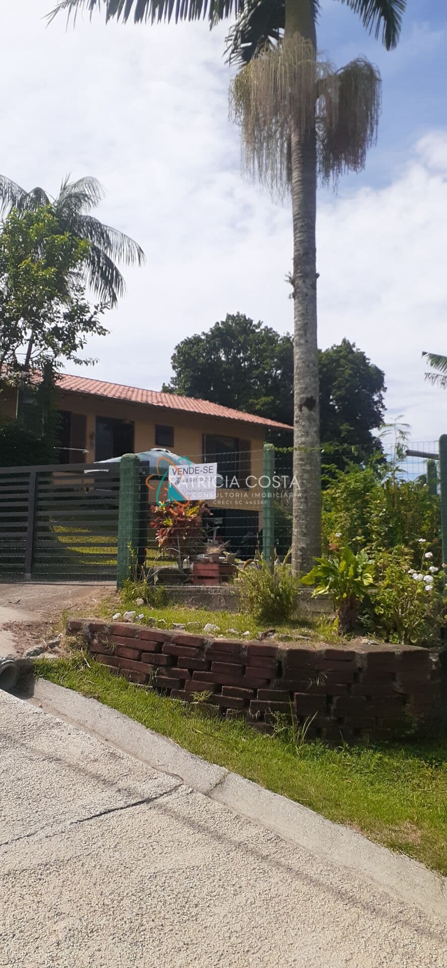 Bela Casa com Vista no Bairro Praia do Siriu-Garopaba/SC