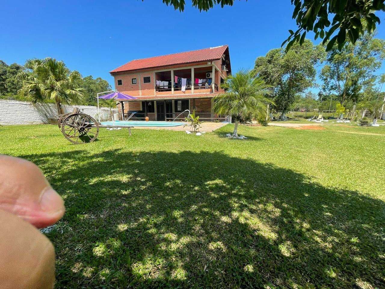 Sítio com duas belas casas