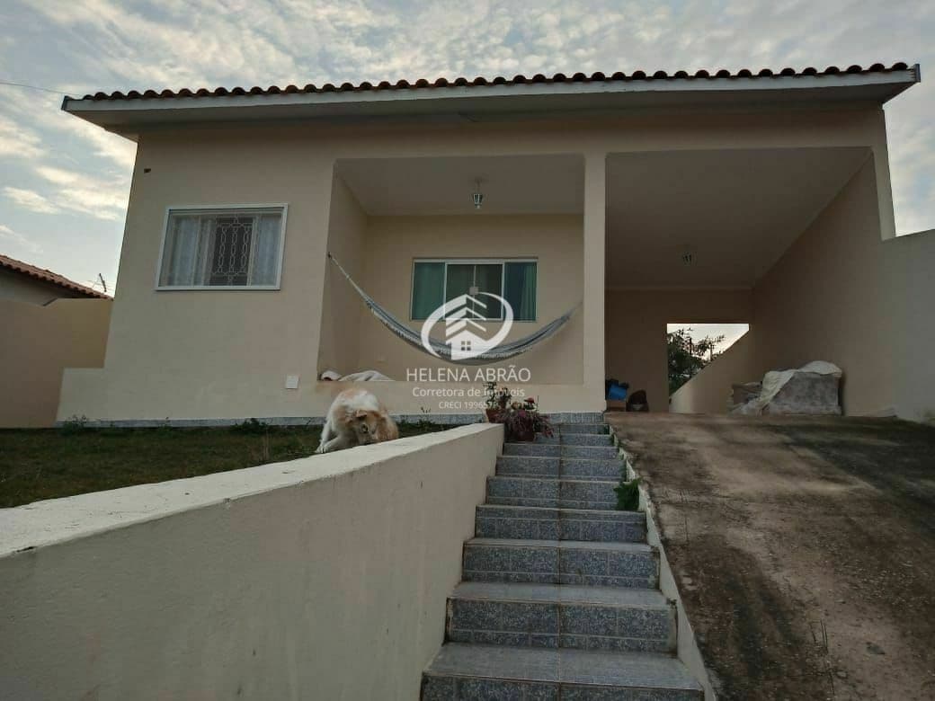 Casa térrea com 3 dorm.