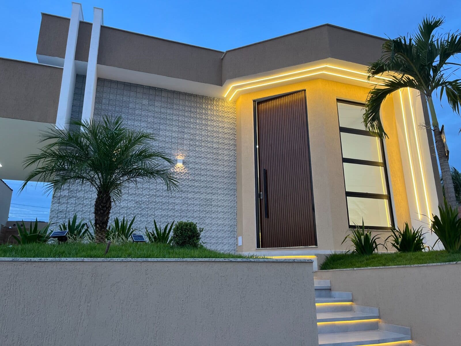 Linda casa em Condomínio
