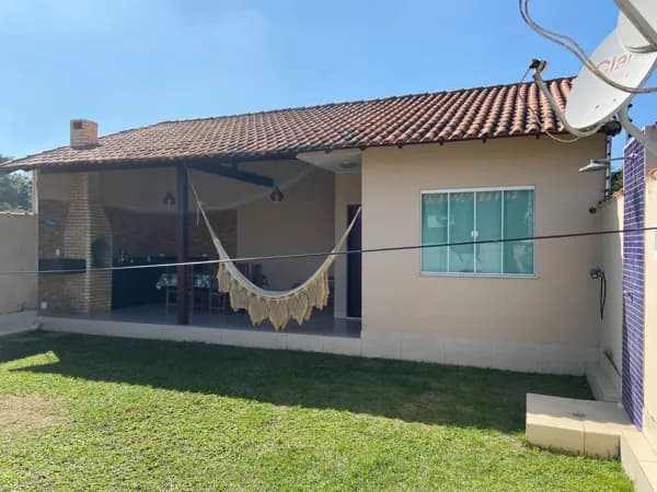 Linda casa em Condomonio