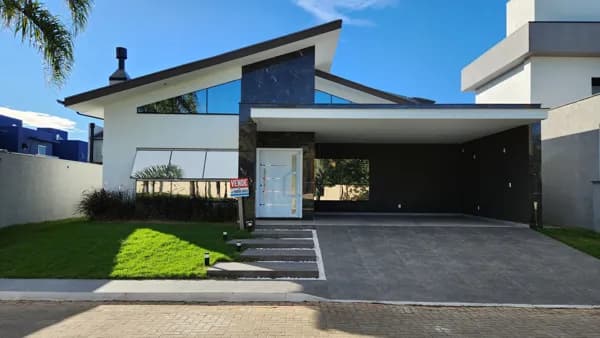 Casa Alto Padrão em Condomínio à Venda no Bairro Ingleses, Florianópolis/SC