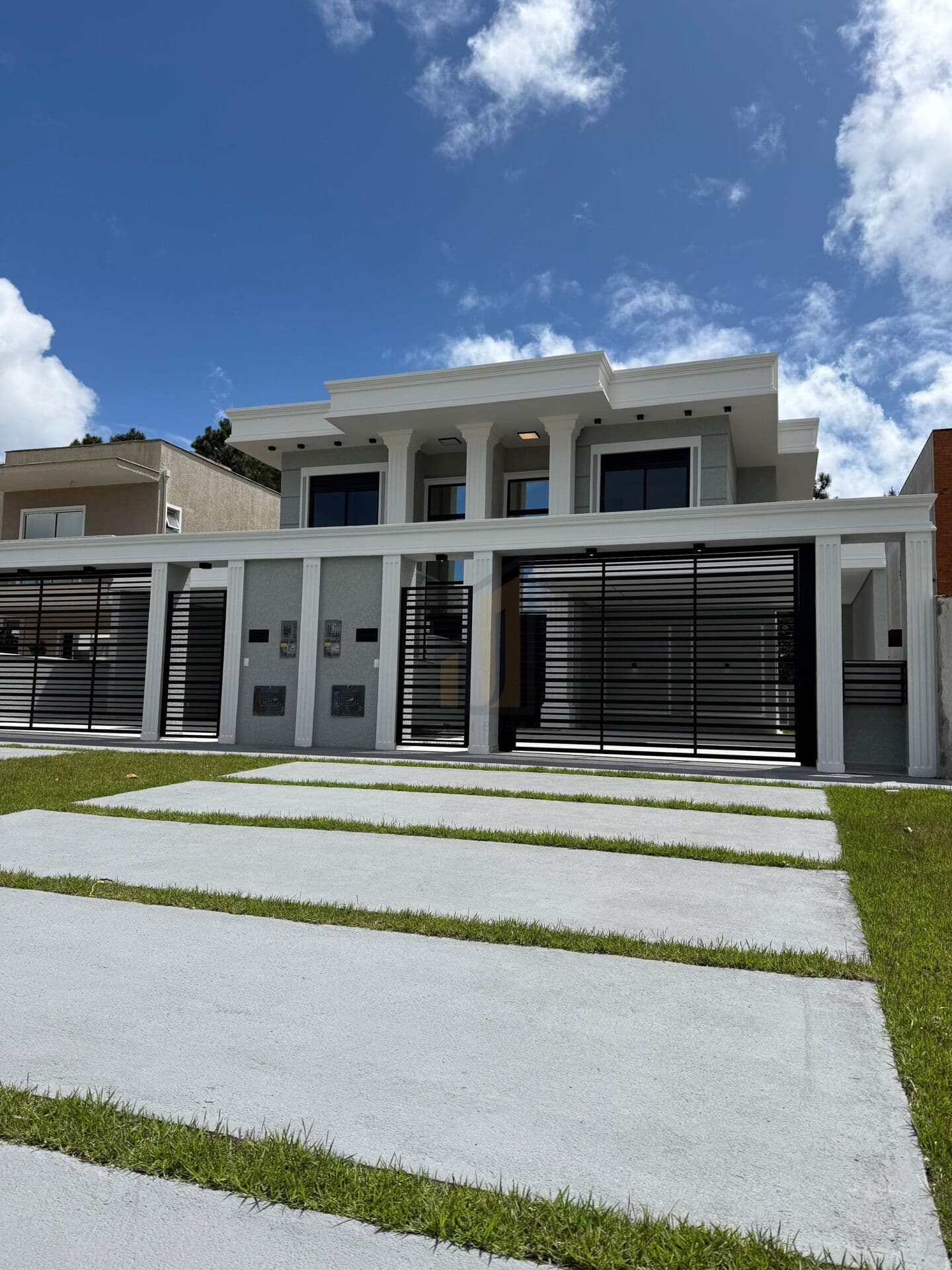 Excelente casa estilo Neoclássico na Praia dos Ingleses!