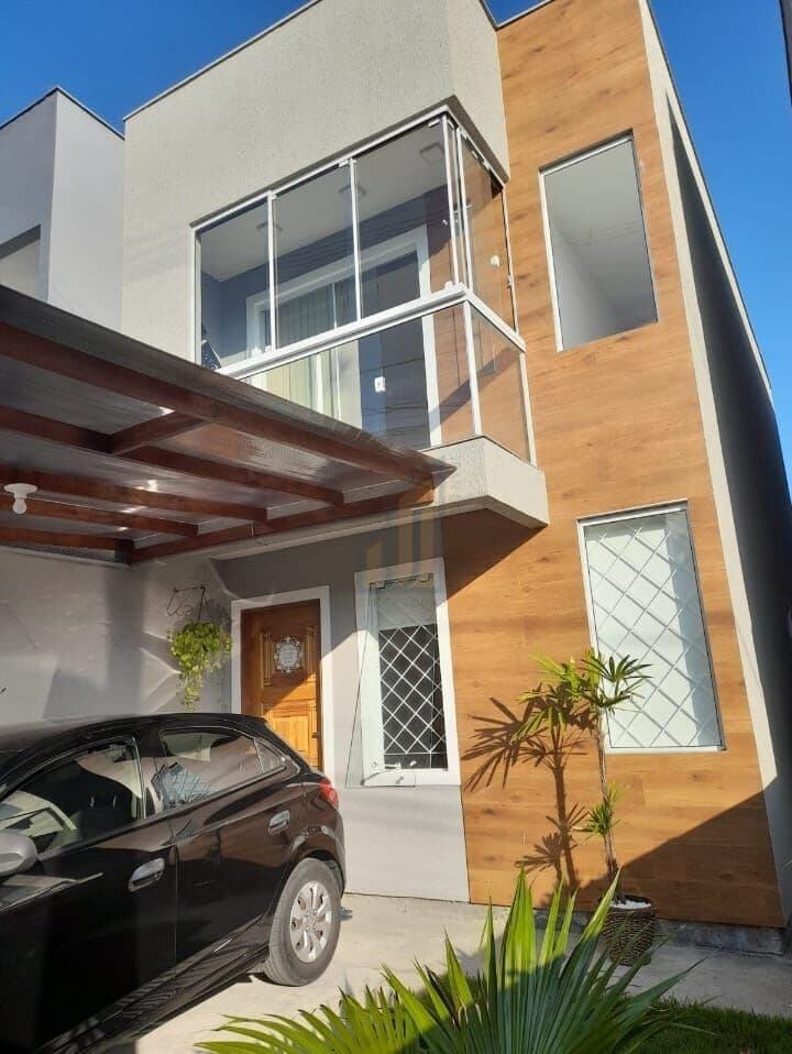 Sobrado em Florianópolis - São João do Rio Vermelho