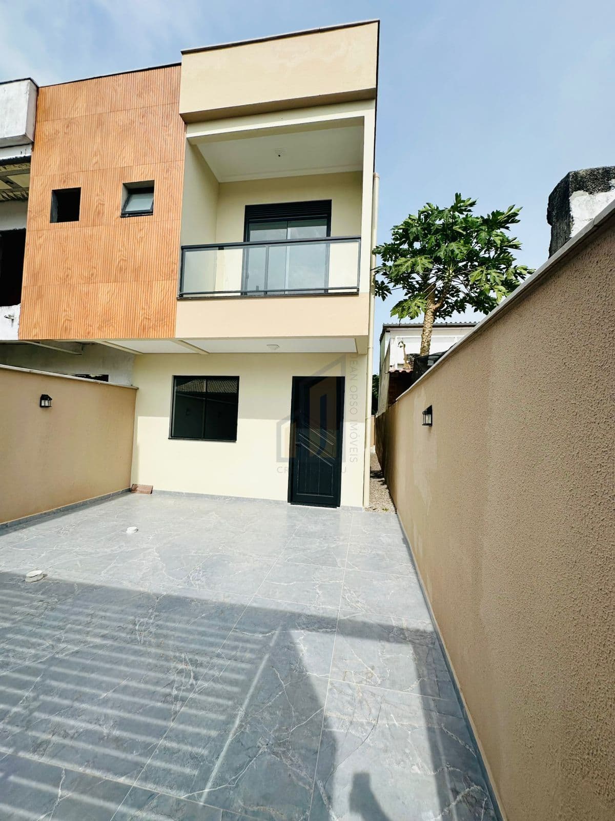 Casa Sobrado novo pronto para morar no Rio Vermelho!