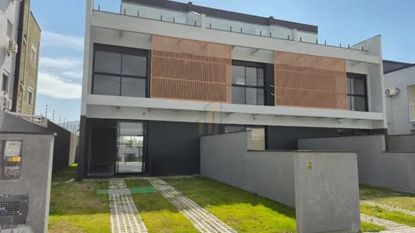 Casa Alto Padrão à Venda na Praia dos Ingleses, Florianópolis/SC