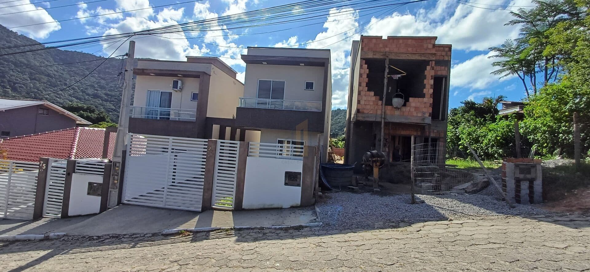 Sobrado em Florianópolis - São João do Rio Vermelho