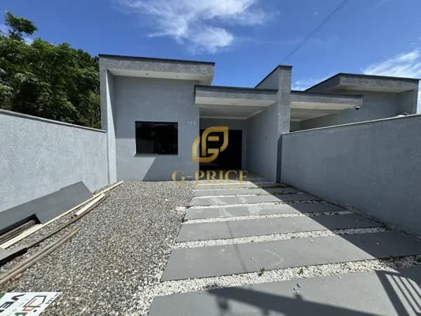 Linda Casa com 3 Quartos sendo 1 Suíte apenas 200 mts do Mar