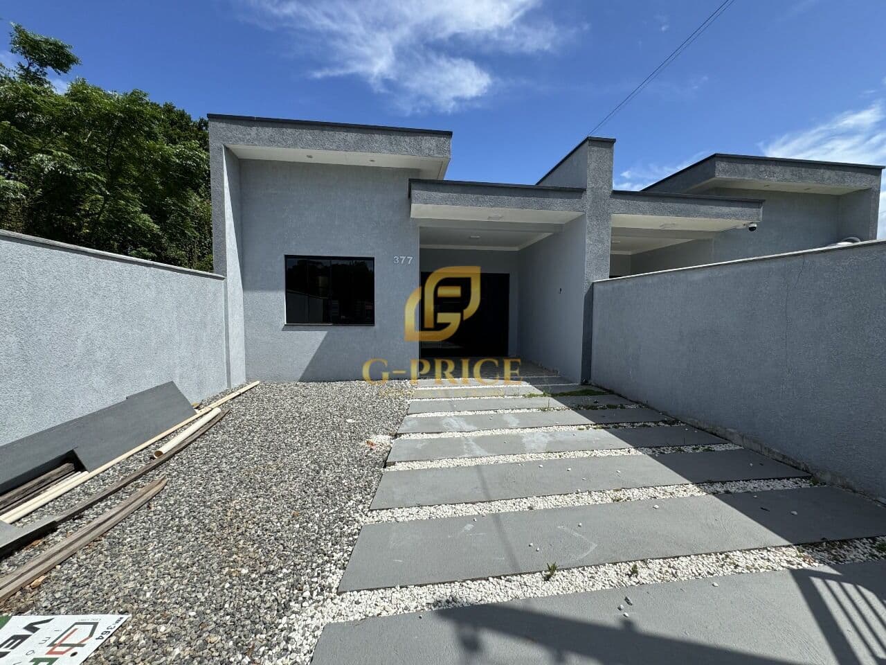 Linda Casa com 3 Quartos sendo 1 Suíte apenas 200 mts do Mar
