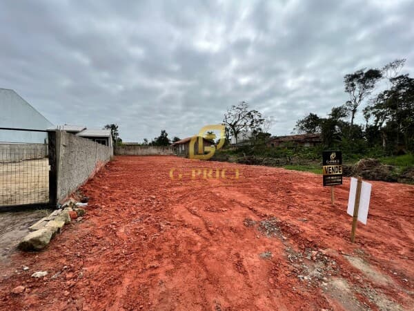 Lindo Terreno Pronto para Construir apenas 700 mts do Mar