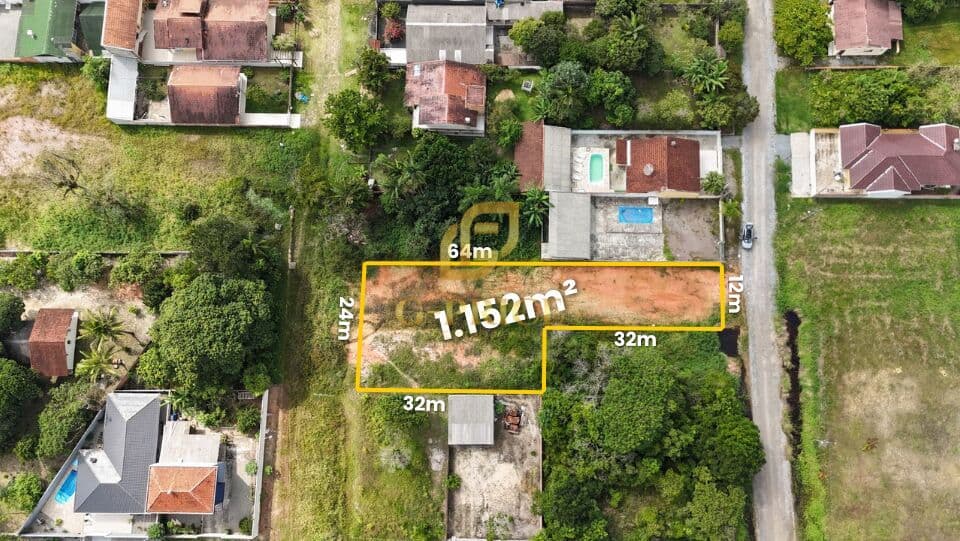 Excelente Terreno Inteiro em Região Nobre à 350 mts do Mar Pronto Para Construir